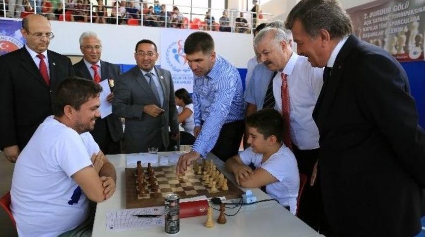 Burdur G&ouml;l&uuml; Satran&ccedil; Turnuvası Başladı
