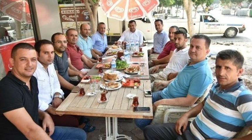 Başkan Y&uuml;cel Alaiye Caddesi Esnafıyla Kahvaltıda Buluştu