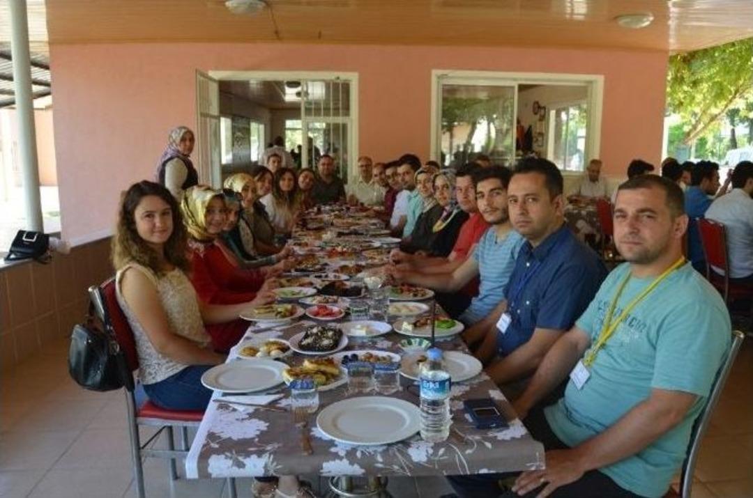 Aday &Ouml;ğretmenlere Sertifikaları Verildi