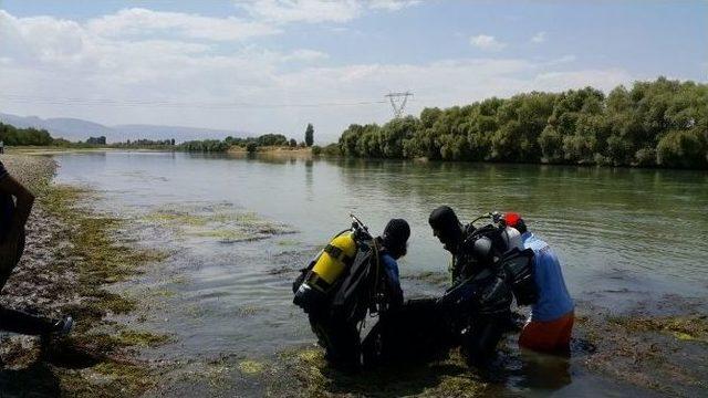 Suya Kapılan Gencin Cansız Bedenine Ulaşıldı