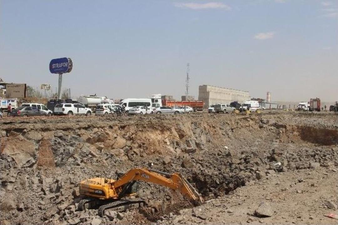 Diyarbakır&rsquo;daki Bombalı Saldırı: 2 Polis Şehit, 1 &Ccedil;ocuk Hayatını Kaybetti