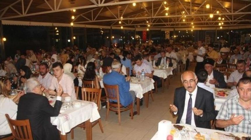 Şehit Aileleri Ve Gaziler İ&ccedil;in Yemek D&uuml;zenlendi