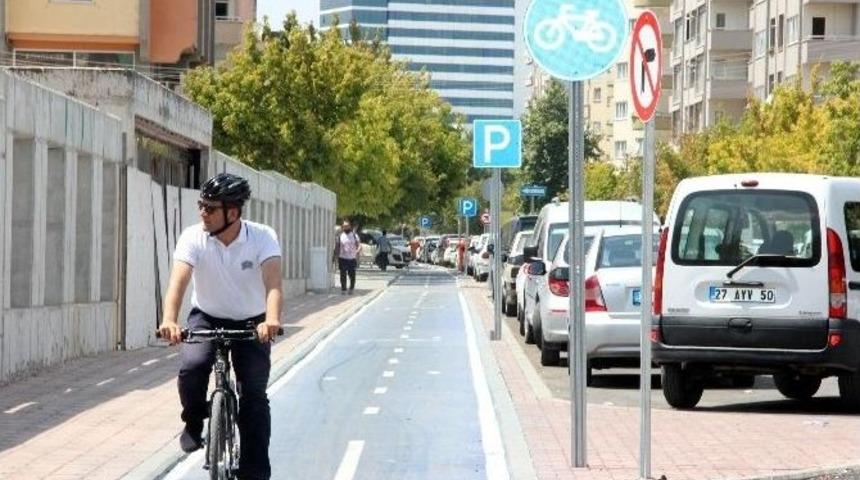 Motorlu Taşıtları Olmasına Rağmen 23 Yıldır Bisiklet Kullanıyor