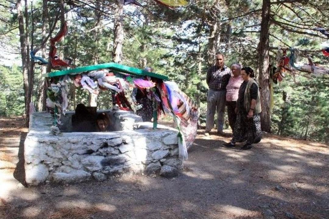 Y&uuml;zlerce Yıllık Gelenek S&uuml;r&uuml;yor