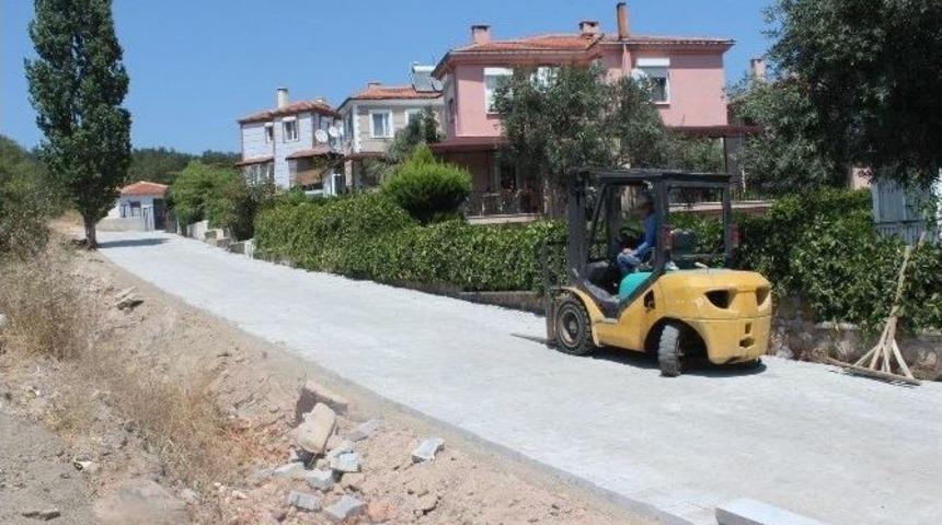 Cunda Adası&rsquo;nda Parke D&ouml;şeme İşlemi Devam Ediyor