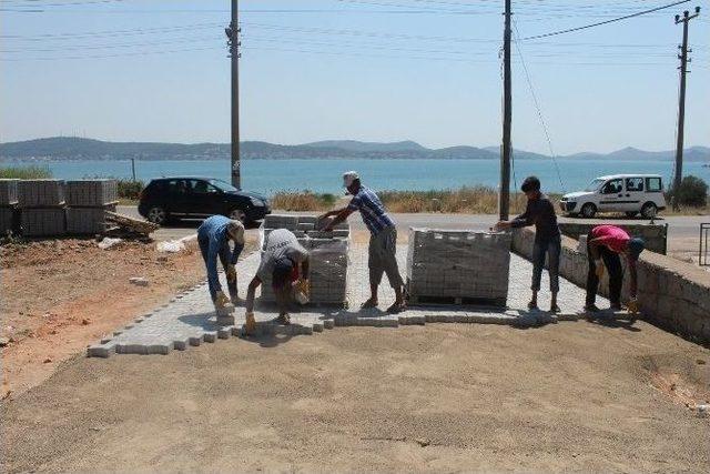 Cunda Adası’nda Parke Döşeme İşlemi Devam Ediyor