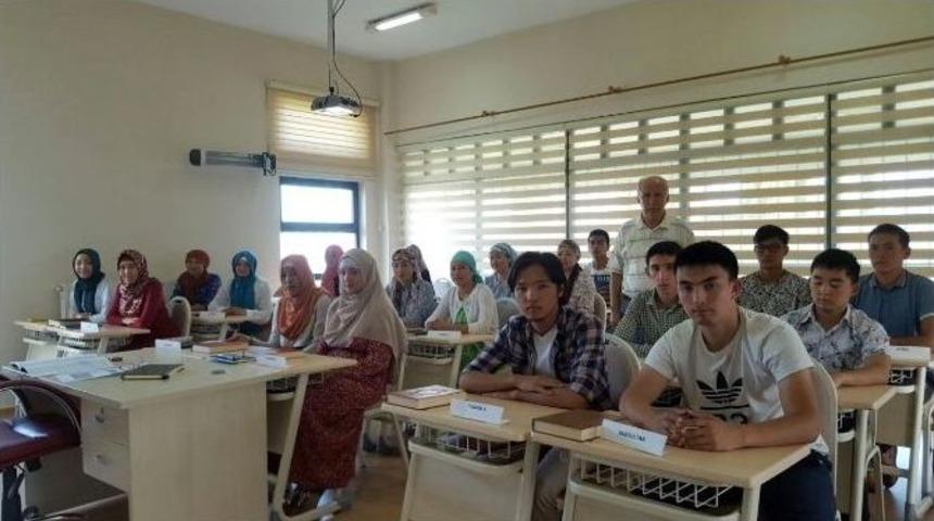Ahmet Yesevi &Uuml;niversitesi İlahiyat Fak&uuml;ltesi &Ouml;ğrencileri T&uuml;rkiye&rsquo;de