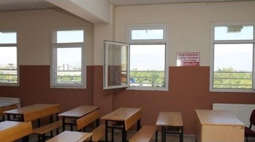 Turgutlu&rsquo;daki Okullar Belediye Tarafından Bakıma Alındı