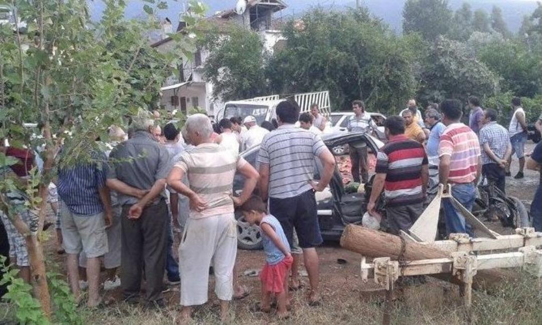 Fethiye&rsquo;de Kamyonla Otomobilin &Ccedil;arpıştığı Kazada Can Pazarı Yaşandı