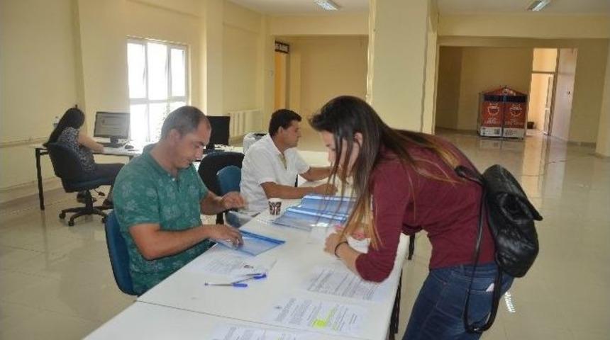Onyedi Eyl&uuml;l &Uuml;niversitesi&rsquo;nde Kayıt Heyecanı