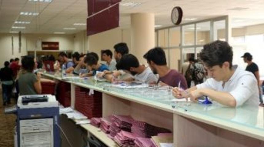 Kb&uuml;&rsquo;de &Ouml;ğrenciler Kayıtları Başladı