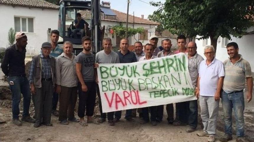 Tepeciklilerden Başkan Erg&uuml;n&rsquo;e Pankartlı Teşekk&uuml;r