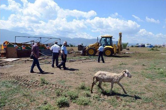 Kaçak Hayvan Satış Yerleri Yıkıldı