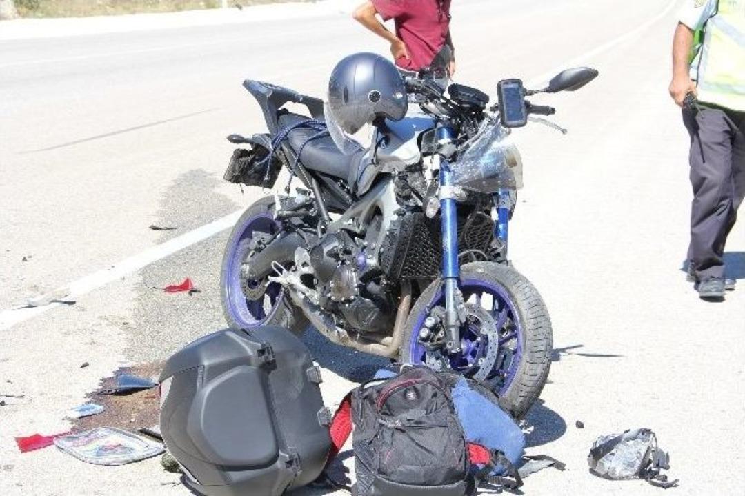 Motosikletli Minibüse Çarptı
