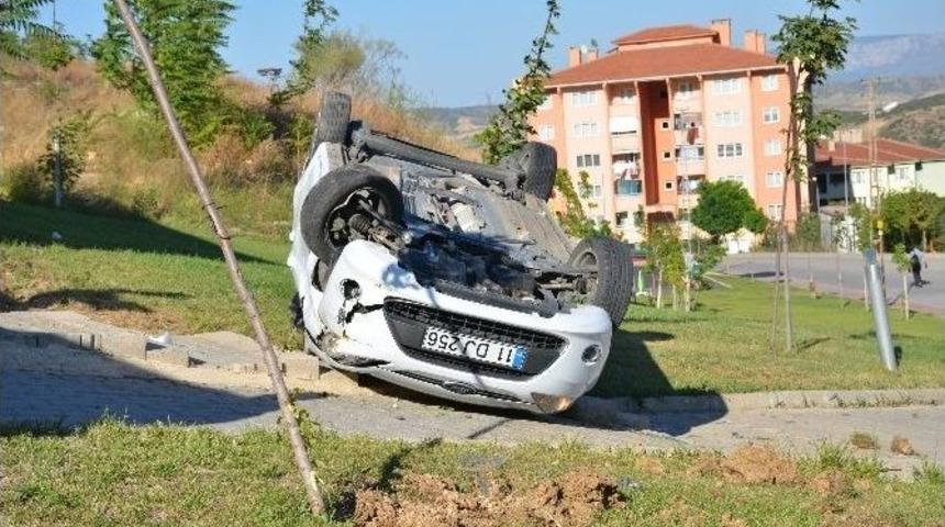 Takla Atan Otomobilden Burnu Kanamadan Kurtuldu