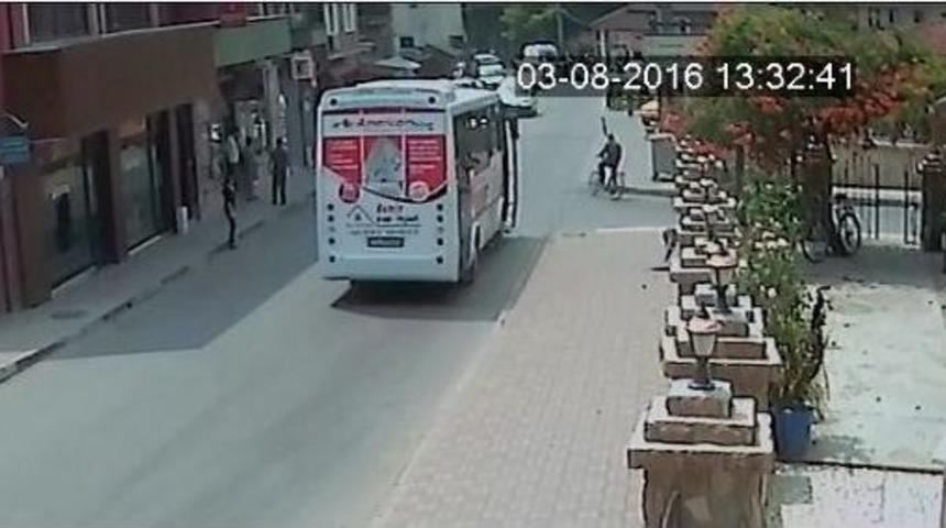 Halk Otob&uuml;s&uuml; Yaşlı Adama &Ccedil;arptı