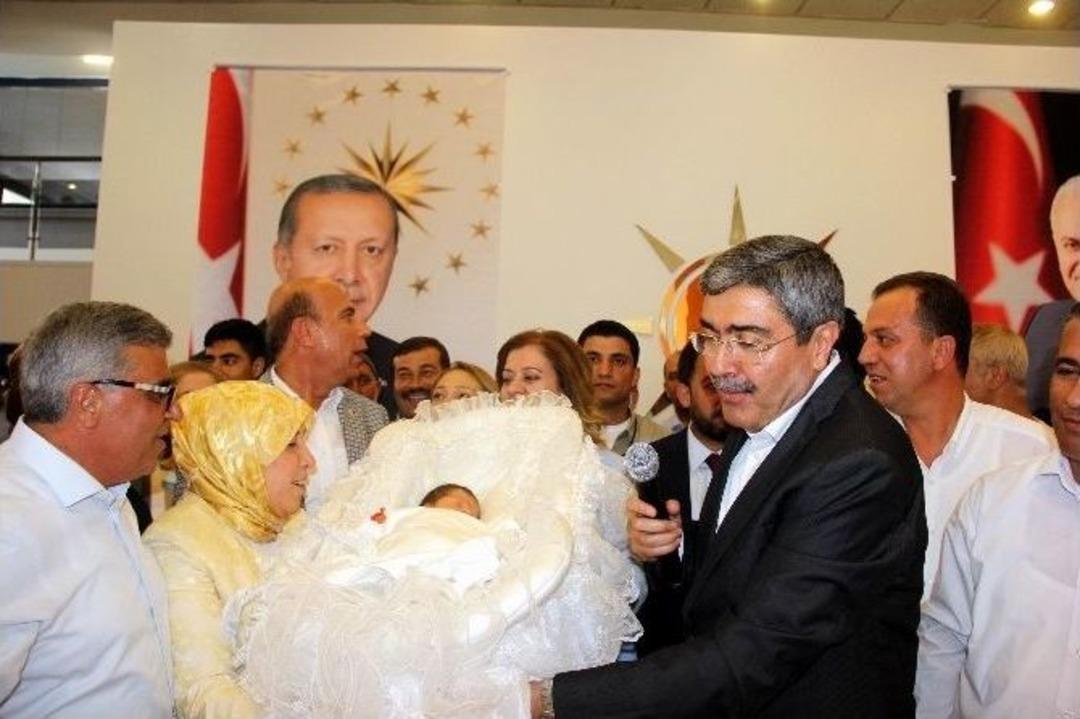 Ak Parti&rsquo;nin 15. Kuruluş Yılına &Ouml;zel Fıstıklı Baklava Hazırlandı