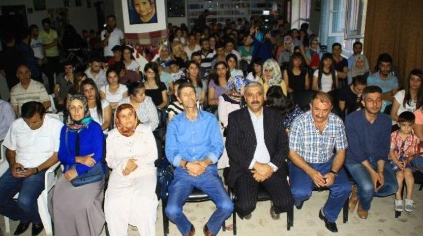 Hakkari&rsquo;de &ldquo;d&uuml;ğ&uuml;n&rdquo; İsimli Tiyatro Oyunu Sahnelendi