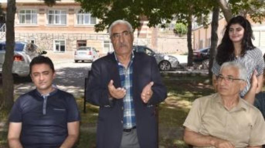 Ergezen; &ldquo;t&uuml;rks&uuml;z K&uuml;rt, K&uuml;rts&uuml;z T&uuml;rk Bu Topraklarda &Ccedil;ok Zayıftır&rdquo;