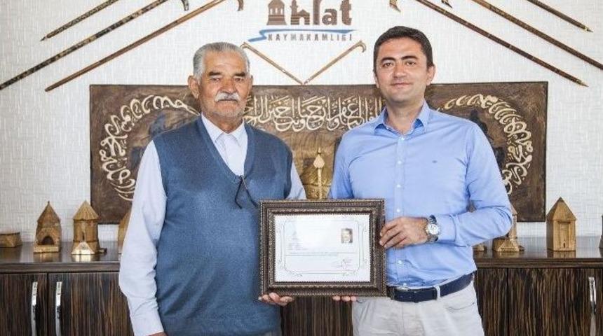 Muhtar Hakverdioğlu&rsquo;na Teşekk&uuml;r Belgesi