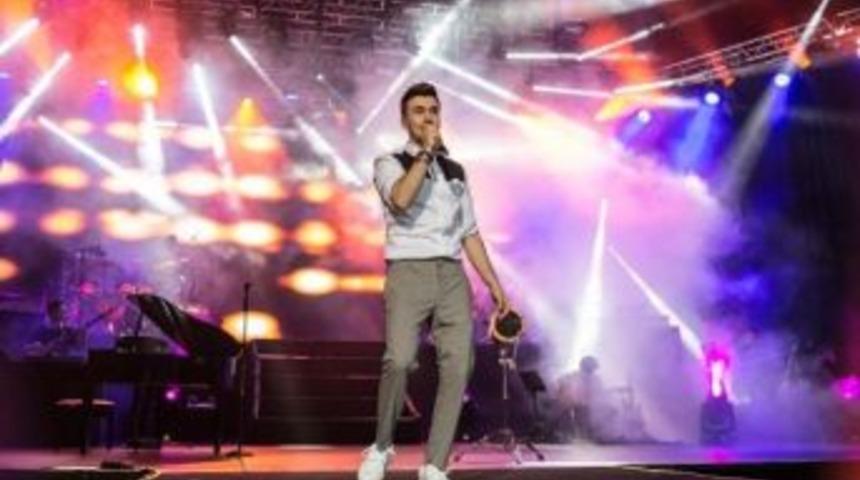 &rdquo;mustafa Ceceli&rsquo;yi 230 Bin Kişi Fizy&rsquo;den İzledi&rdquo;