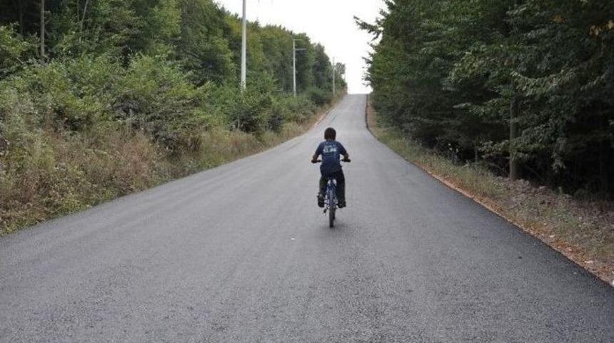 &Ccedil;ocukların K&ouml;y Yollarında Bisiklet Keyfi