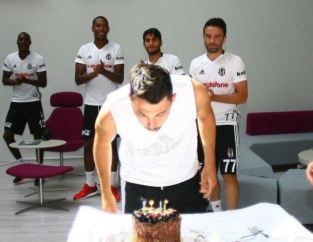 Tolgay Arslan’a Doğum Günü Sürprizi