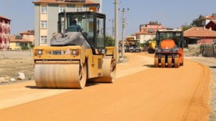 Karaman Belediyesi Yol Yapım &Ccedil;alışmalarını S&uuml;rd&uuml;r&uuml;yor