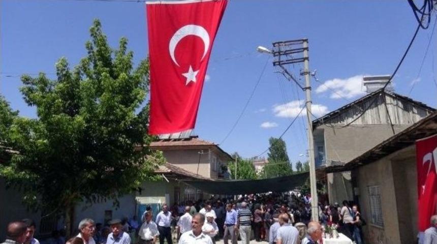 Binler Şehit Onbaşı Barış Aybek&rsquo;in Mevlitine Katıldı