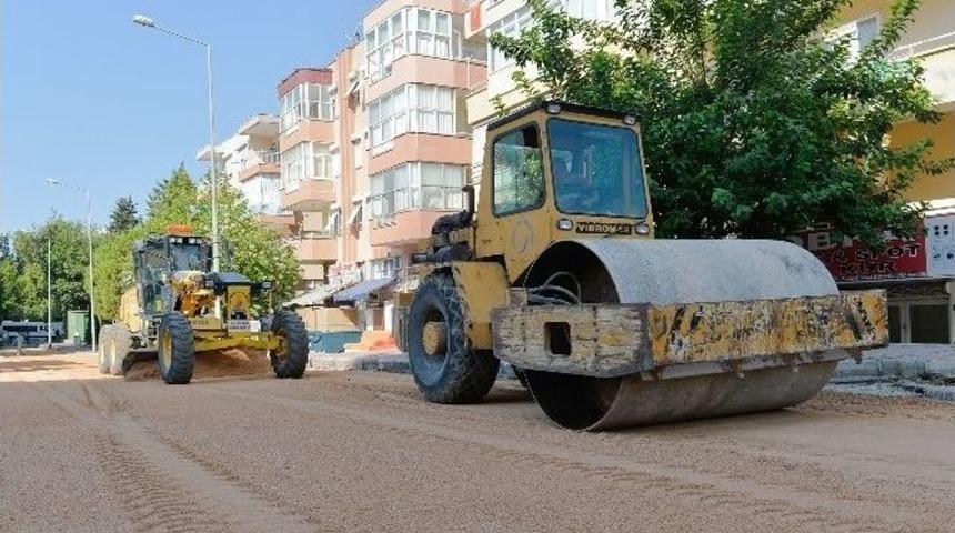 Muratpaşa Belediyesi&rsquo;nden Dolaplıdere Caddesi&rsquo;ne Asfalt