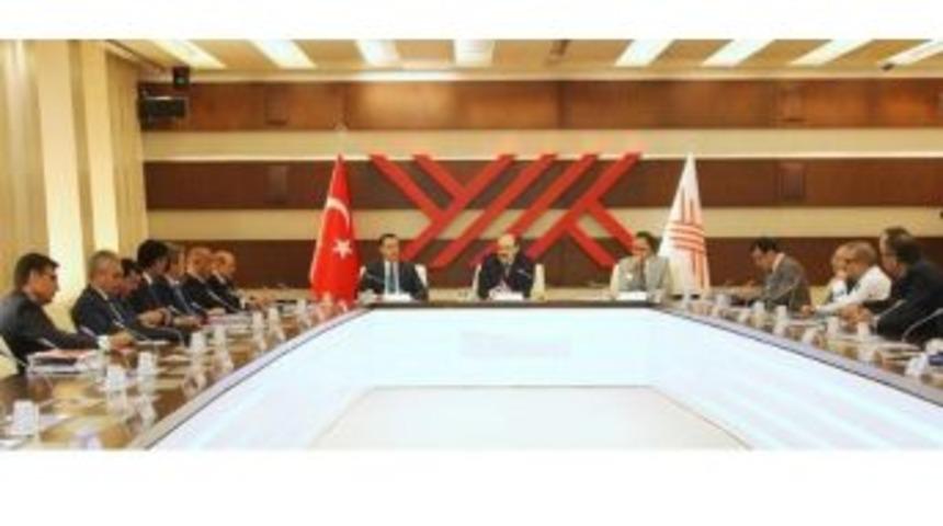 Y&ouml;k Başkanı Sara&ccedil;, Ak Partili Akademisyen Milletvekilleriyle Bir Araya Geldi