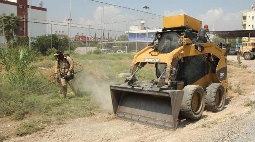 Toroslar&rsquo;da &Ccedil;ok Y&ouml;nl&uuml; Temizlik Ve Bakım &Ccedil;alışmaları S&uuml;r&uuml;yor