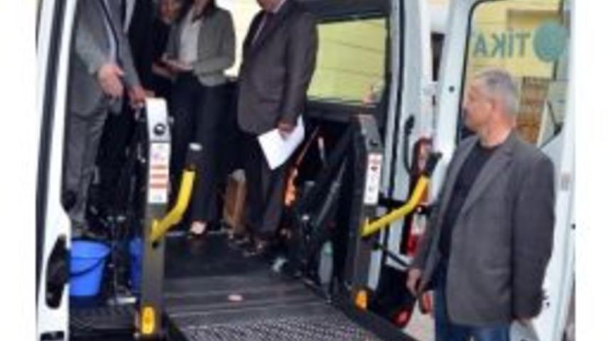 Kişinev Belediyesi Mobil Ekipleri Engelleri Tika İle Kaldırıyor