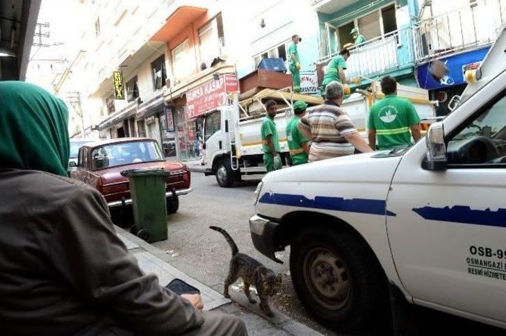 Evinin Boşaltılmasını Hüzünlü Gözlerle İzledi G3