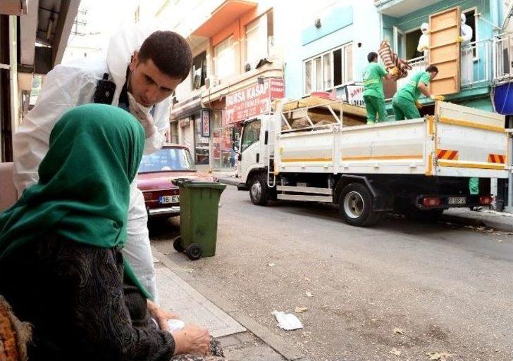 Evinin Boşaltılmasını Hüzünlü Gözlerle İzledi G1