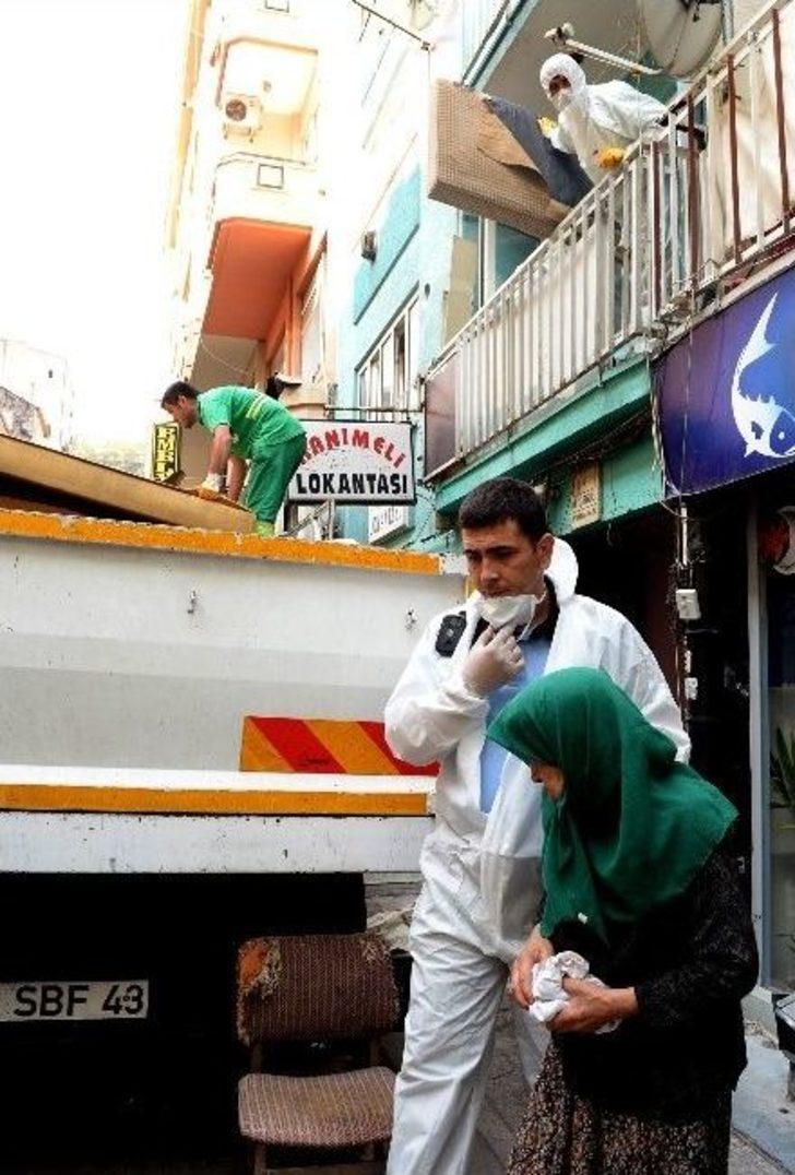 Evinin Boşaltılmasını Hüzünlü Gözlerle İzledi G2