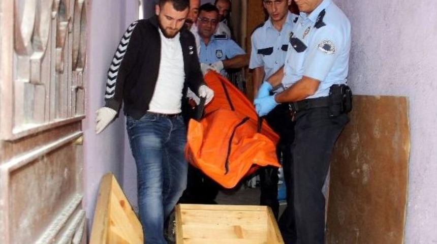 Mahalleyi K&ouml;t&uuml; Koku Sarınca Ceset Ortaya &Ccedil;ıktı