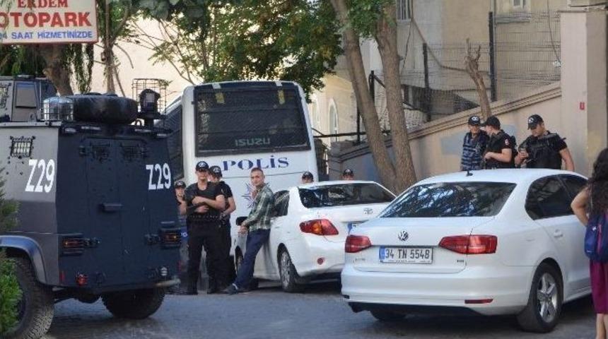 Kapatılan &Ouml;zg&uuml;r G&uuml;ndem Gazetesinde Polis Araması