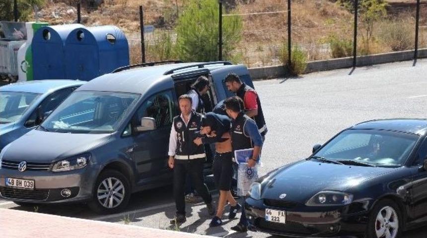 Torbacılar Polisten Ka&ccedil;arken Kaza Yaptı