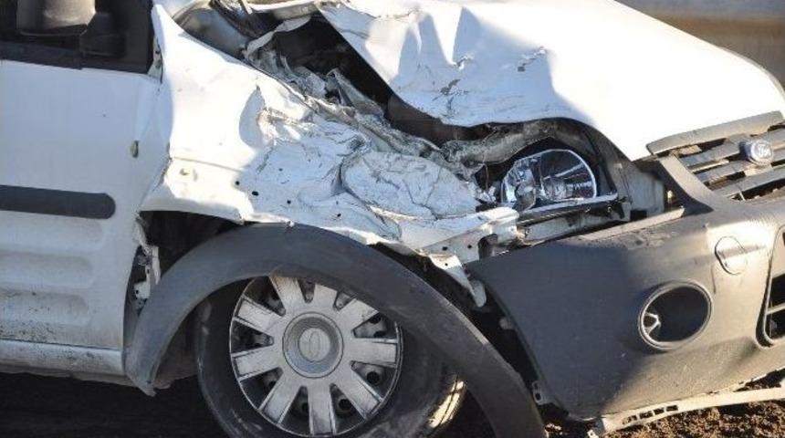 Banka Aracı Kaza Yaptı: 1 Yaralı