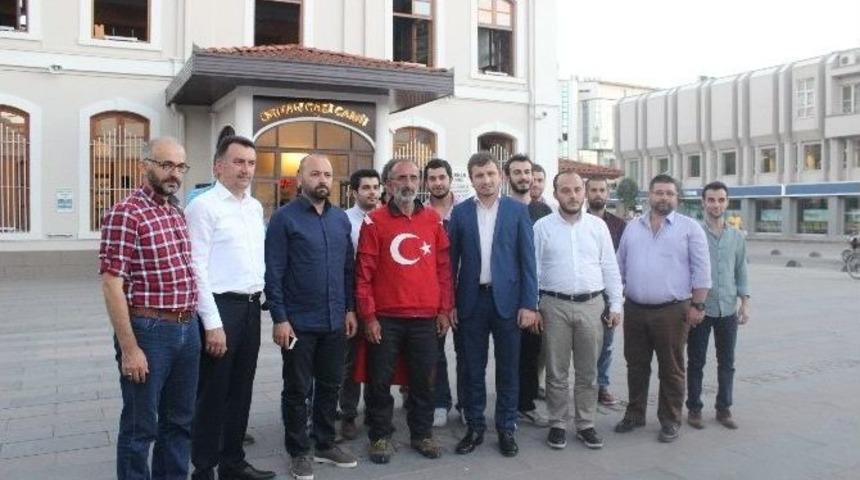 İstanbul&rsquo;dan Ankara&rsquo;ya Y&uuml;r&uuml;yerek Darbe Girişimini Protesto Ediyor