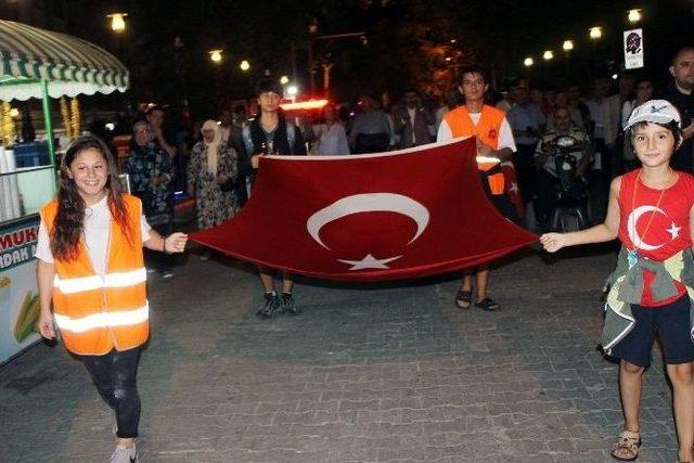 Depremin 17. Yıldönümünde Sessizce Yürüdüler