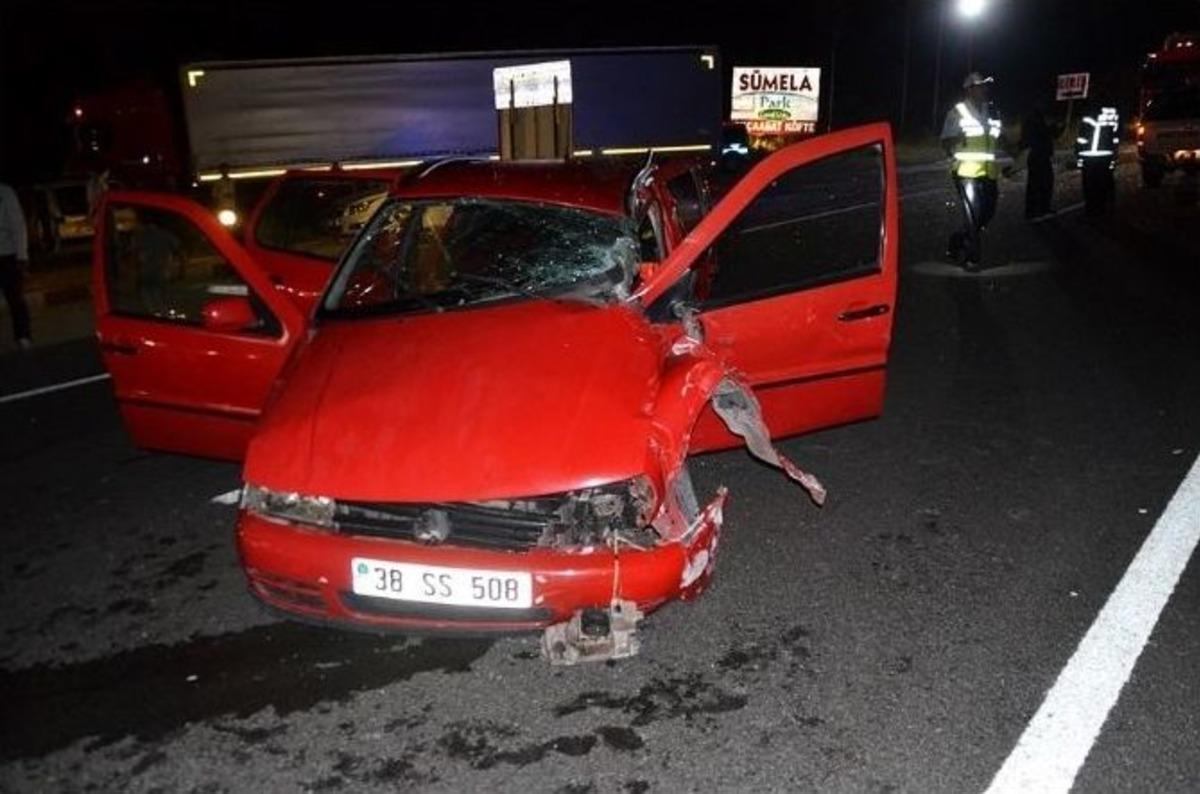 Dinlenme Tesisinden &Ccedil;ıkarken Otob&uuml;sle &Ccedil;arpıştılar; 1 &Ouml;l&uuml; 1 Ağır Yaralı