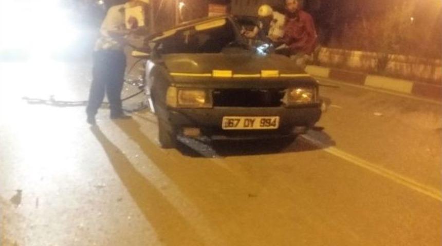 Kontrolden &Ccedil;ıkan Ara&ccedil; Takla Atarak Yolun Karşısına Savruldu; 1 Yaralı