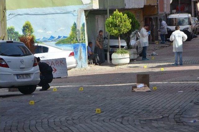 Devriye Görevi Yapan Polislere Cam Parçası İle Saldırdı: 1 Polis Yaralı