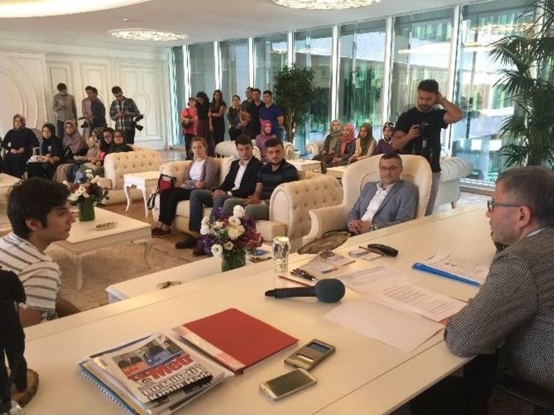 &Uuml;sk&uuml;dar Belediye Başkanı Hilmi T&uuml;rkmen &Uuml;sgem&rsquo;li &Ouml;ğrencileri Makamında Ağırladı