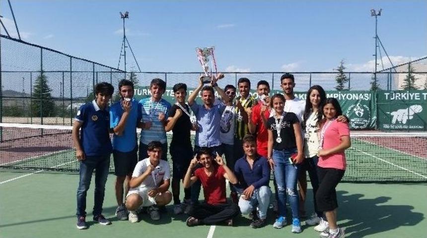 Ağrı&rsquo;nın Gururu Tenis&ccedil;iler Doğunun Şampiyonu Oldu