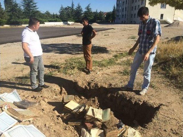 Çukurdan Onlarca Kur’an-ı Kerim Çıktı