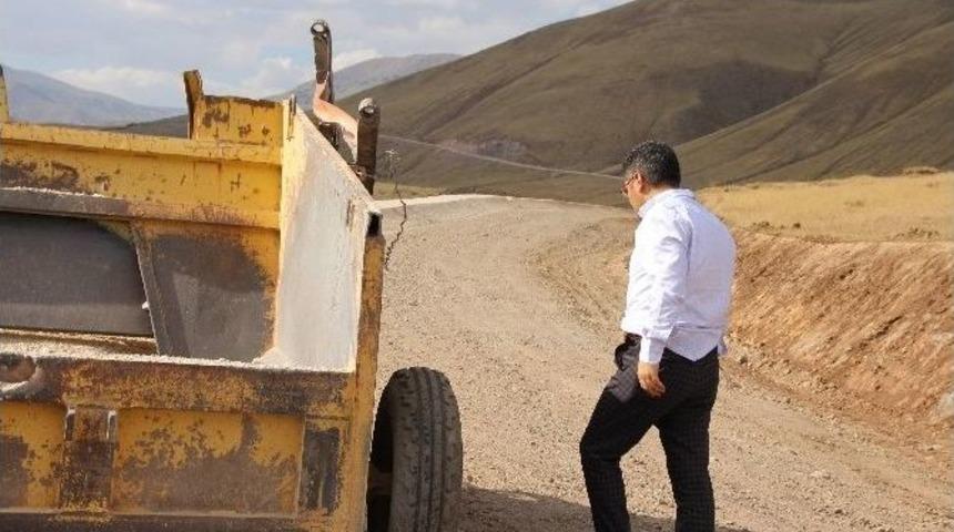 Kaymakam &Ccedil;etin Yol Yapım &Ccedil;alışmalarını Denetledi