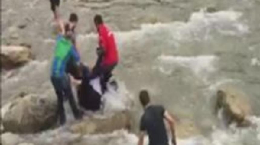 Rize&rsquo;nin İkizdere İl&ccedil;esi&rsquo;nde Dereye D&uuml;şen Kişi Boğularak Hayatını Kaybetti